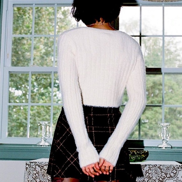 EUC Urban Outfitters Cropped Sweater szS worn once - Picture 2 of 6